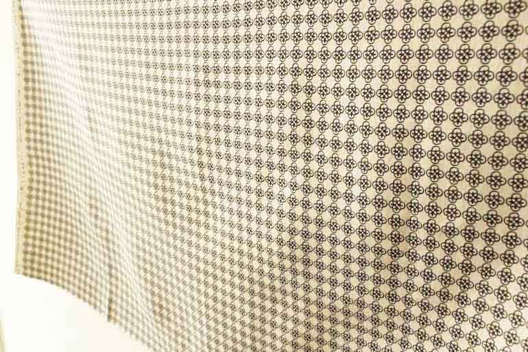 LINNETリネンプリント<br />
         ルールー・ Flax黒